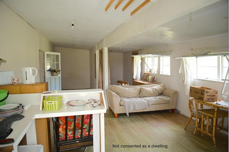 Photo of property in 37 Te Pua School Road, Helensville, 0875