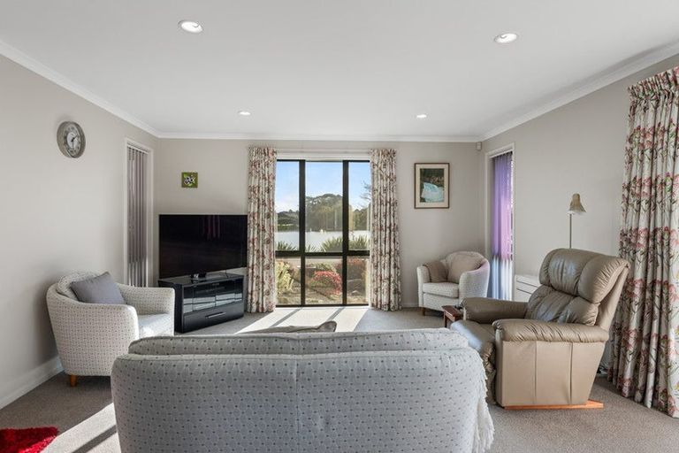 Photo of property in 12 Mcgregor Place, Paraparaumu, 5032