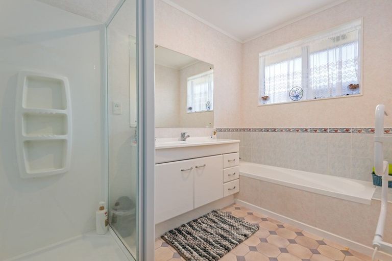 Photo of property in 4 Aspen Way, Kelvin Grove, Palmerston North, 4414