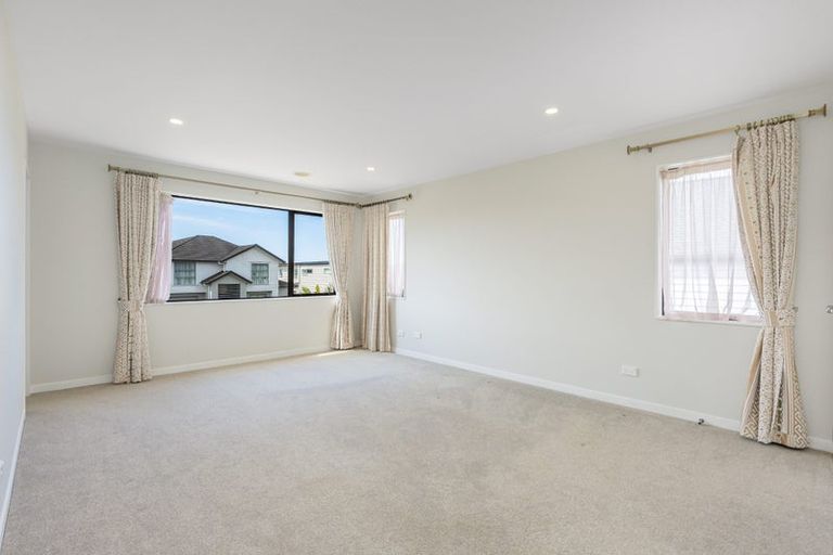 Photo of property in 42 Headland Drive, Long Bay, Auckland, 0630