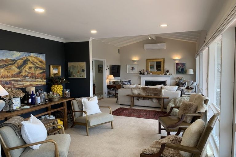 Photo of property in 12 Sunny Glen, Waikanae, 5036