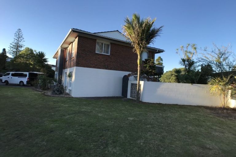 Photo of property in 22 Hartley Terrace, Massey, Auckland, 0614