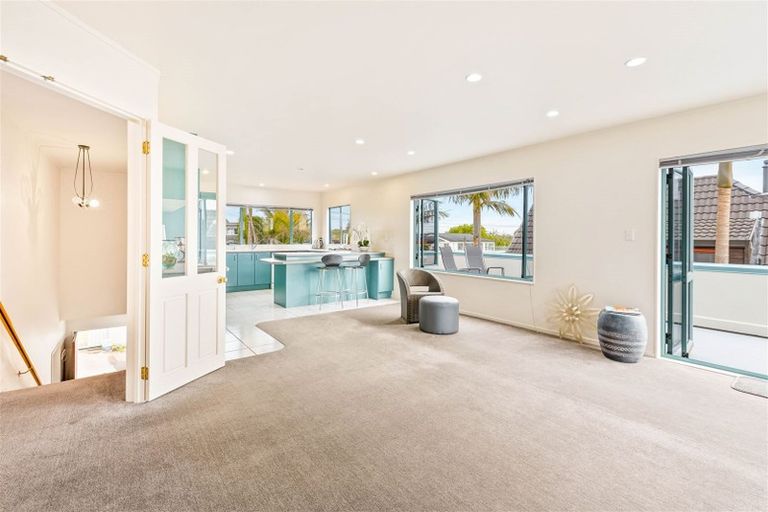 Photo of property in 122 Beach Road, Te Atatu Peninsula, Auckland, 0610