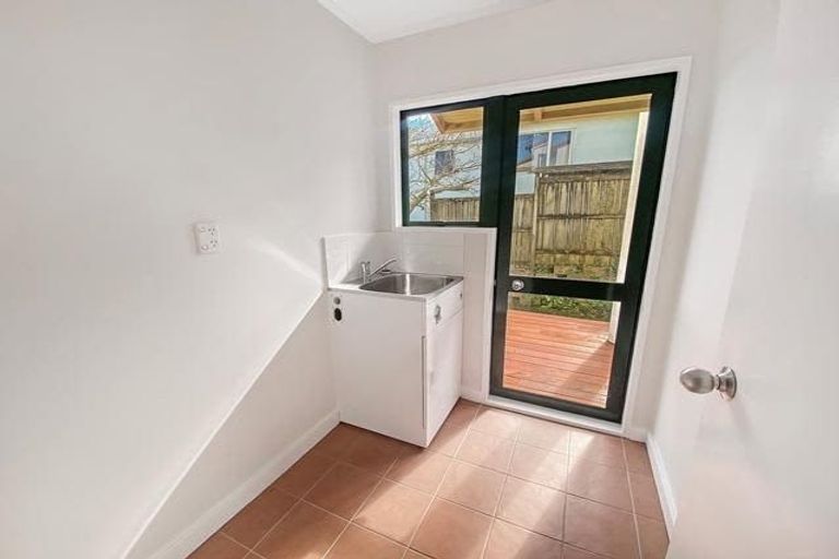 Photo of property in 24 Taroka Close, Pinehill, Auckland, 0632