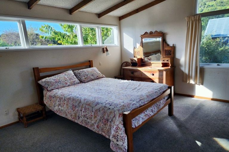 Photo of property in 20 Maire Street, Eastbourne, Lower Hutt, 5013