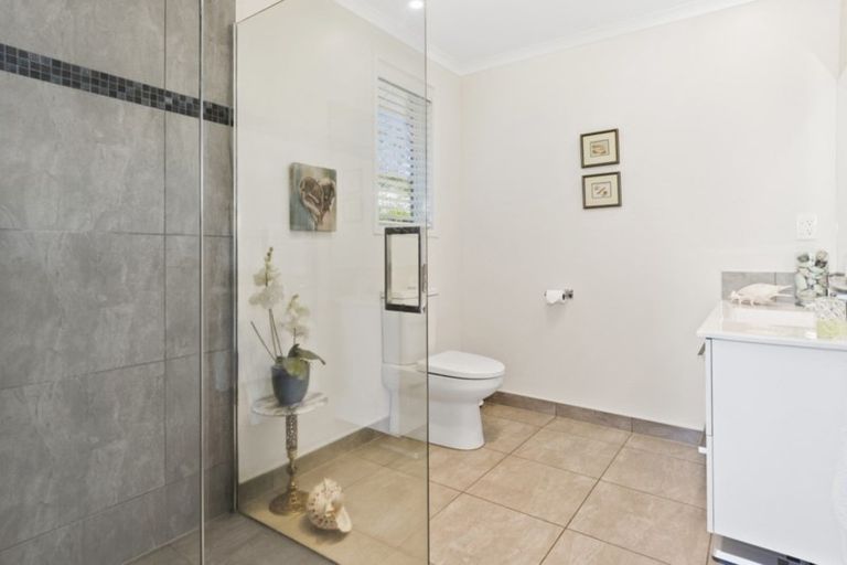 Photo of property in 18 Tranquil Grove, Omokoroa, 3114