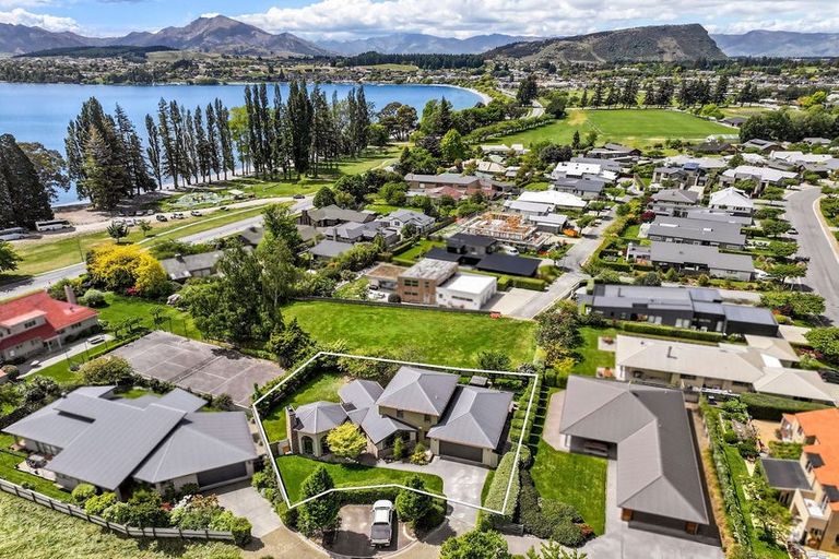 Photo of property in 8 Stonebridge Close, Wanaka, 9305