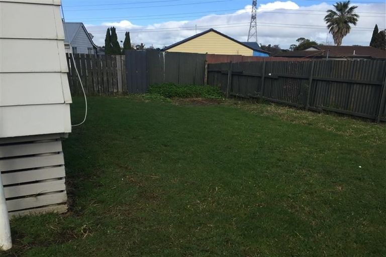 Photo of property in 2/119 Flat Bush Road, Clover Park, Auckland, 2023