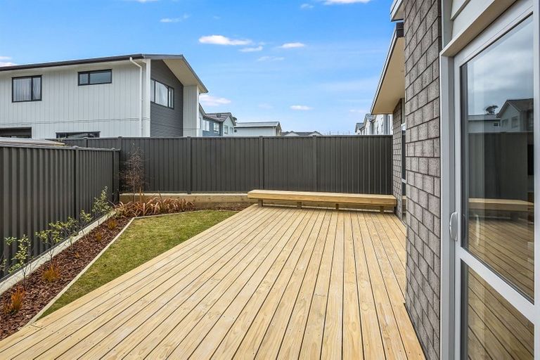 Photo of property in 18 Taiko Place, Kenepuru, Porirua, 5022
