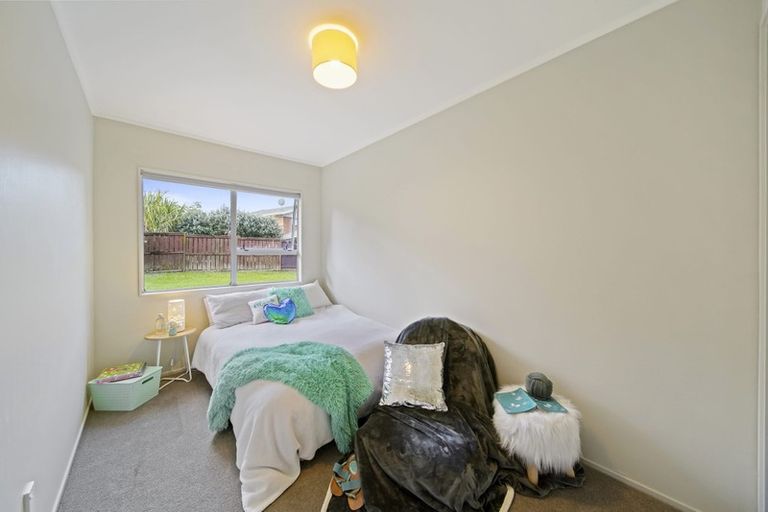 Photo of property in 2/5 Cheam Place, Pakuranga Heights, Auckland, 2010