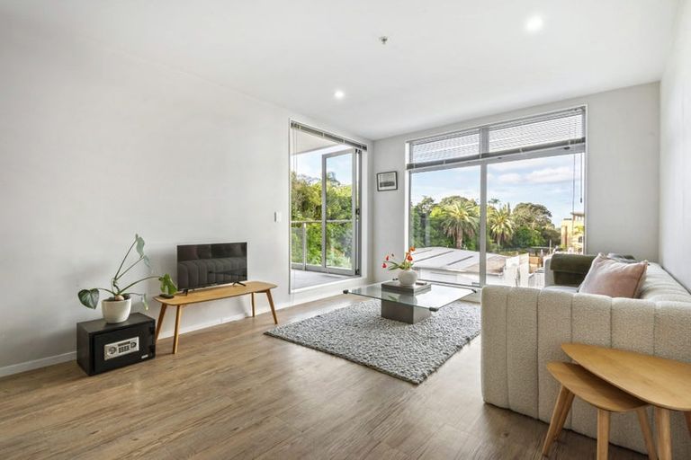 Photo of property in Norfolk Apartments, 305/19 Bute Road, Browns Bay, Auckland, 0630