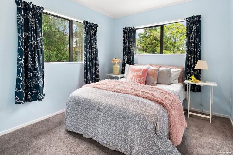 Photo of property in 30 Springtime Crescent, Stanmore Bay, Whangaparaoa, 0932