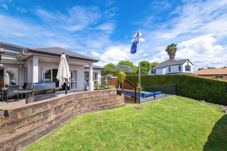 Photo of property in 8 Stonedge Lane, Rosedale, Auckland, 0632