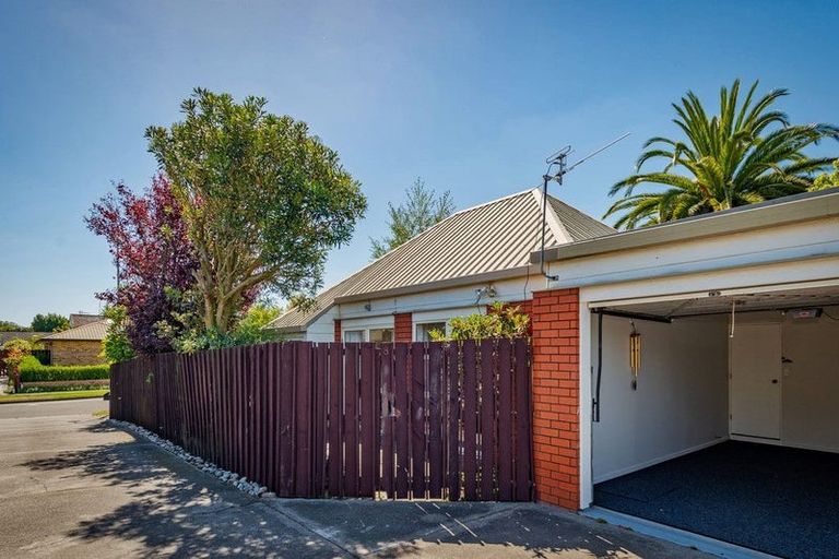 Photo of property in 1/8 Gatonby Place, Avonhead, Christchurch, 8042