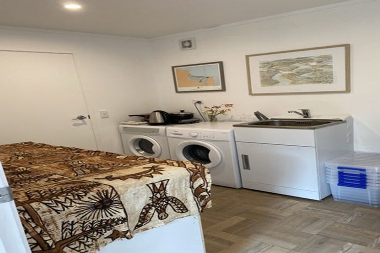 Photo of property in 71 Howard Road, Orere Point, Papakura, 2585