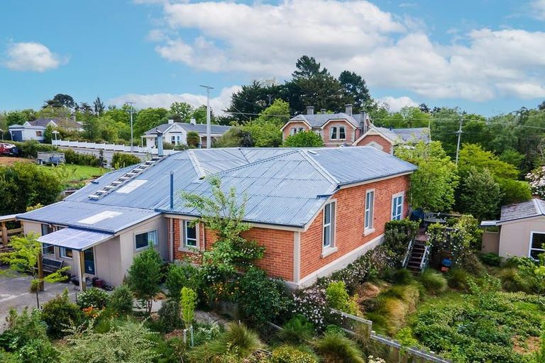 Photo of property in 21 Peel Street, Lawrence, 9532