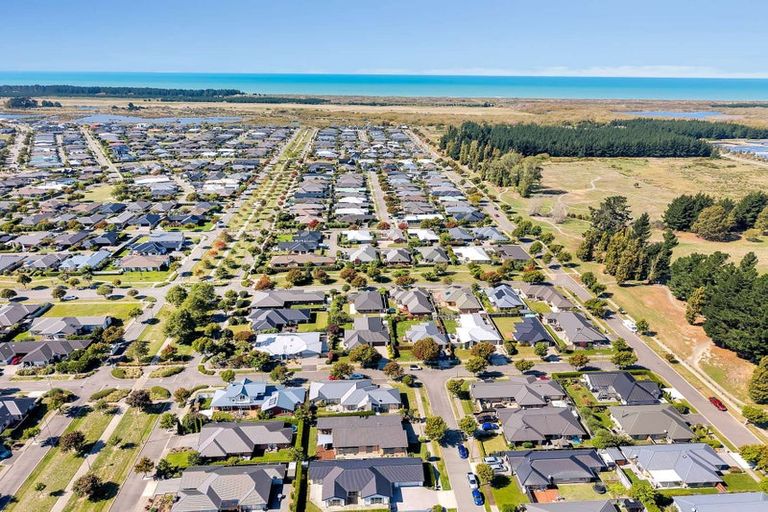 Photo of property in 4 Manuka Street, Pegasus, 7612