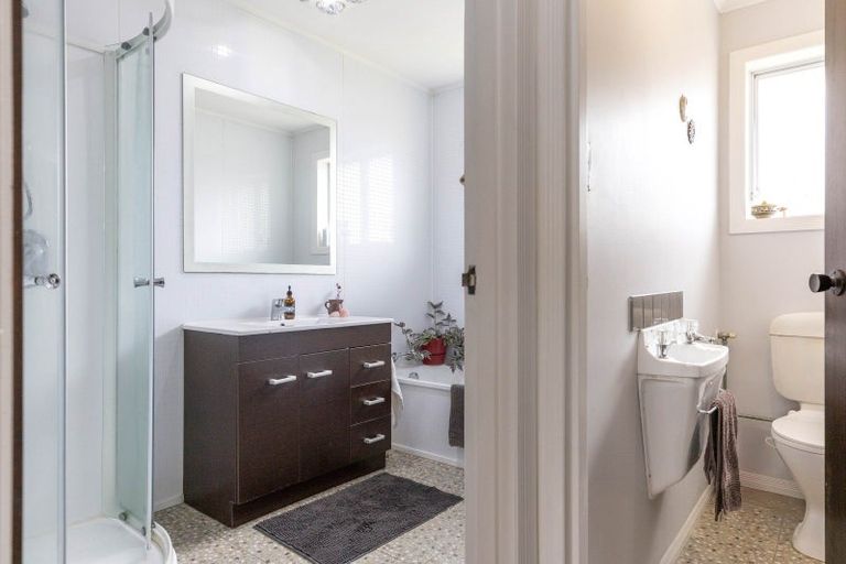 Photo of property in 11 Te Hatepe Avenue, Taupo, 3330