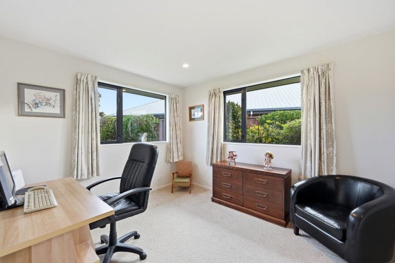 Photo of property in 8 Carmana Gardens, Rangiora, 7400