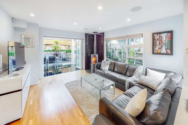 Photo of property in 9 Birkhall Grove, Strathmore Park, Wellington, 6022