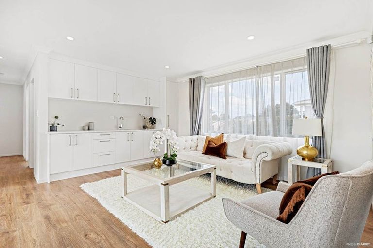 Photo of property in 8 Harrington Road, Henderson, Auckland, 0610