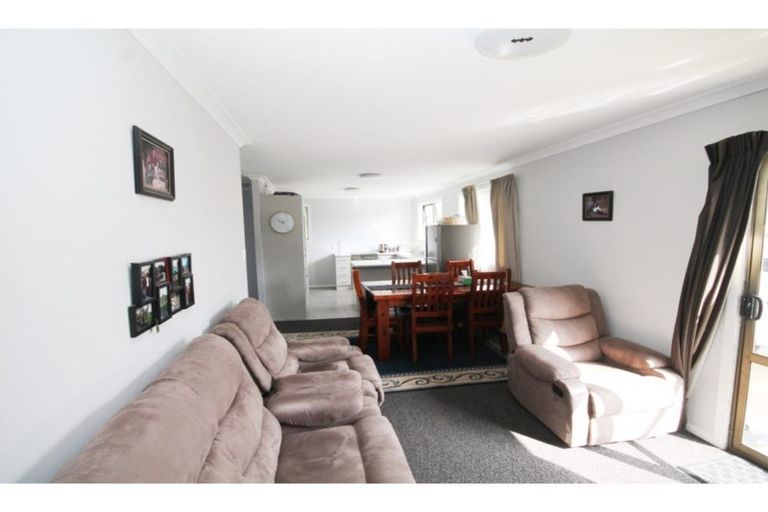 Photo of property in 71 Chichester Drive, Rosehill, Papakura, 2113