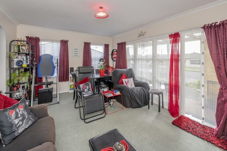 Photo of property in 32 Kent Street, Levin, 5510