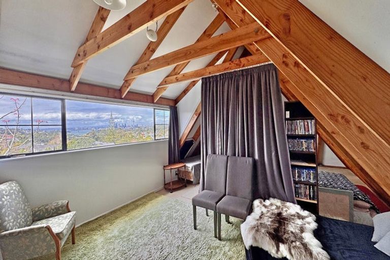 Photo of property in 131 Chelsea View Drive, Chatswood, Auckland, 0626