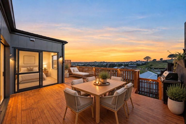 Photo of property in 4 Moko Road, Orewa, 0931