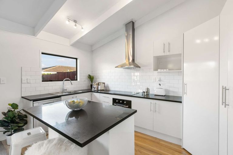 Photo of property in 1/35 Swanson Road, Henderson, Auckland, 0610