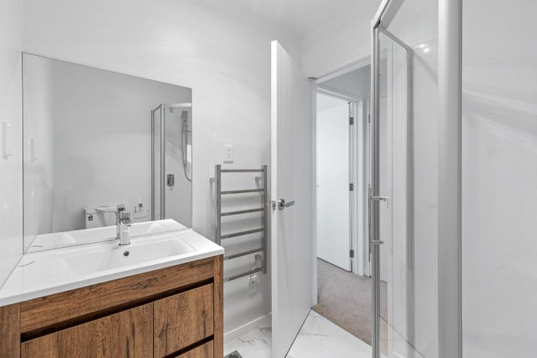 Photo of property in 8/11 Hereford Street, Te Atatu Peninsula, Auckland, 0610