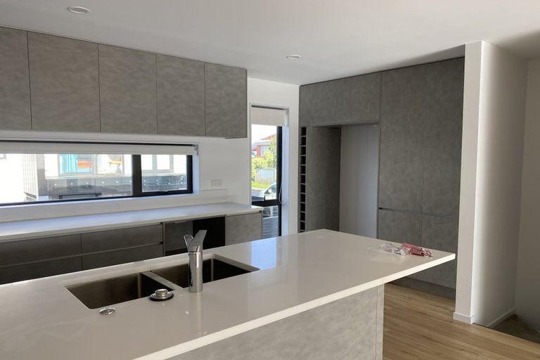 Photo of property in 2c Fowler Street, Northcote, Auckland, 0627