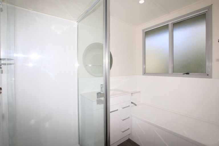 Photo of property in 17 Maywood Crescent, Glen Eden, Auckland, 0602