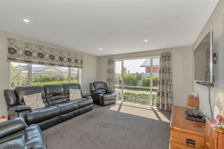 Photo of property in 14 Chestnut Place, Rangiora, 7400