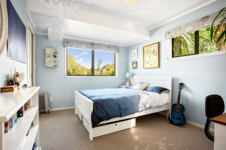 Photo of property in 4 Oldham Place, Browns Bay, Auckland, 0630