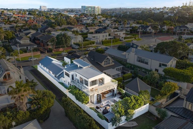 Photo of property in 5 Holiday Road, Milford, Auckland, 0620