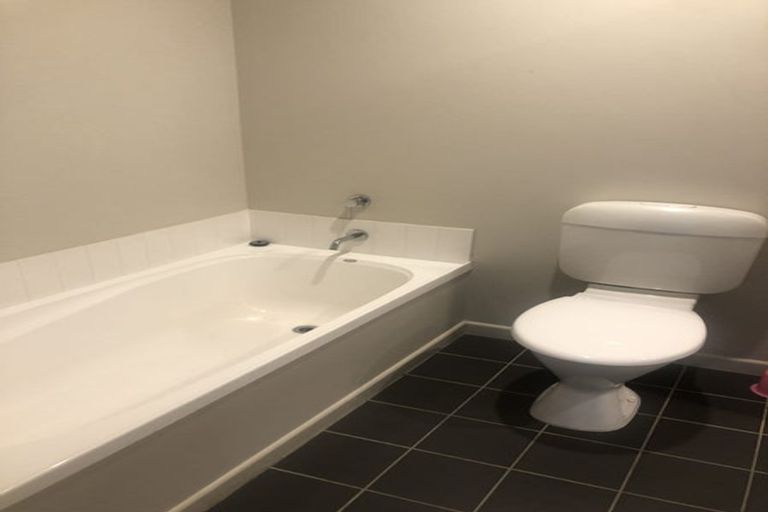 Photo of property in 2/37 Daniell Street, Newtown, Wellington, 6021