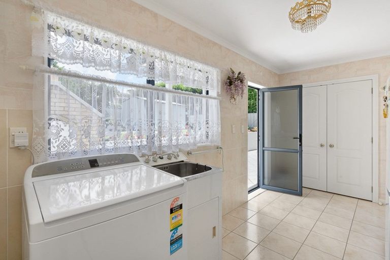 Photo of property in 16 Waimanu Bay Drive, Te Atatu Peninsula, Auckland, 0610