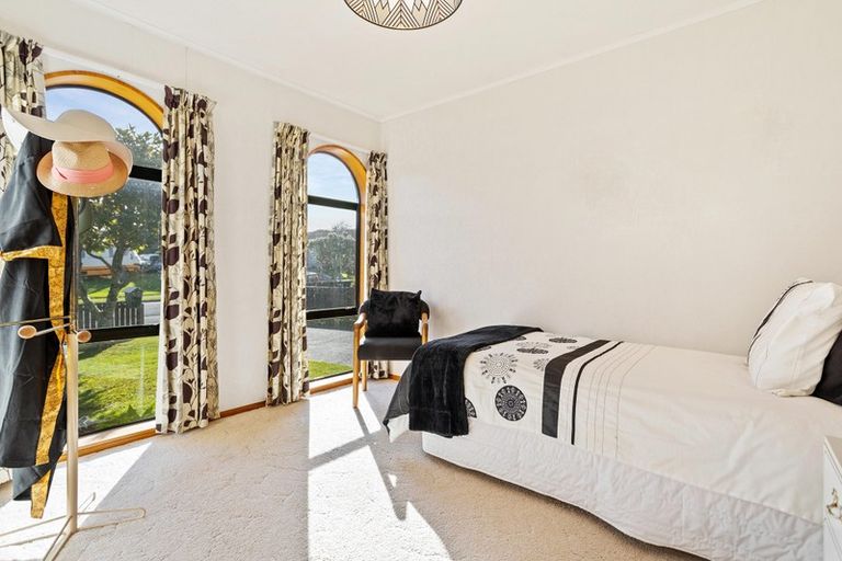 Photo of property in 12 Muscat Place, Henderson, Auckland, 0612