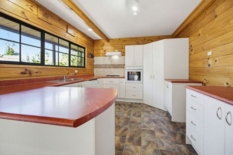 Photo of property in 38 Gemini Place, Kawaha Point, Rotorua, 3010