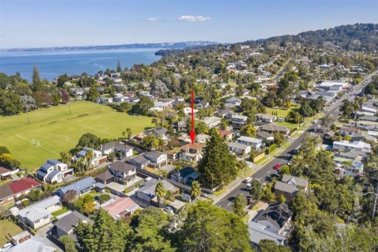 Photo of property in 40 Godley Road, Green Bay, Auckland, 0604