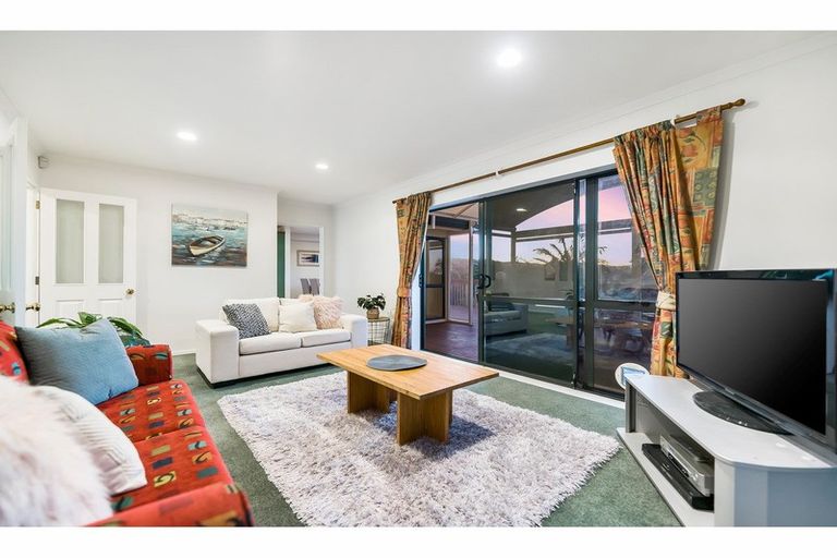 Photo of property in 45 Chamari Close, Titirangi, Auckland, 0604