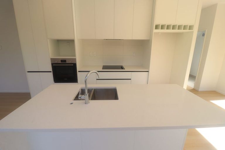 Photo of property in 1 Ngatoa Place, Glenfield, Auckland, 0629