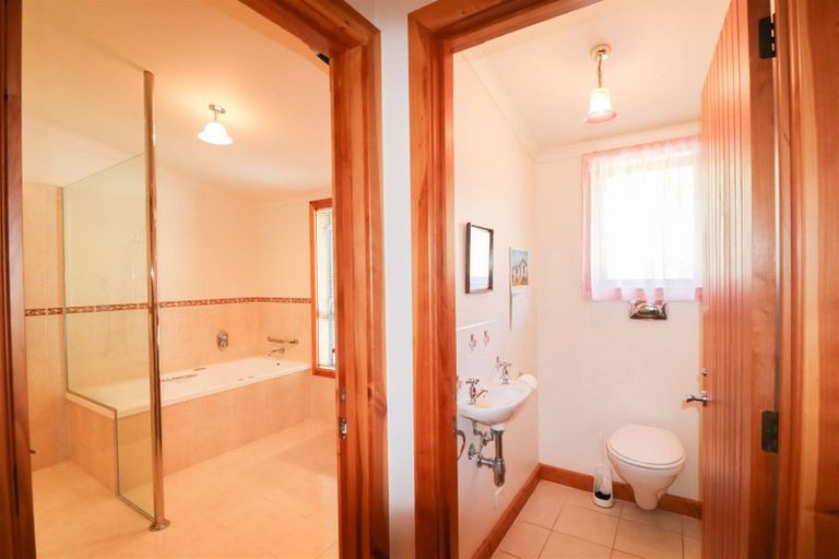 Photo of property in 32 Ribbonwood Road, Geraldine Downs, Geraldine, 7991