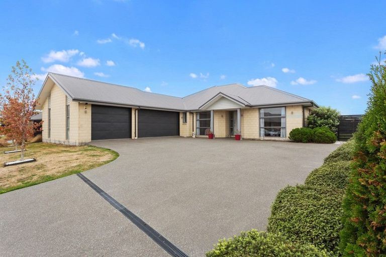 Photo of property in 6 Loeb Place, Rolleston, 7614