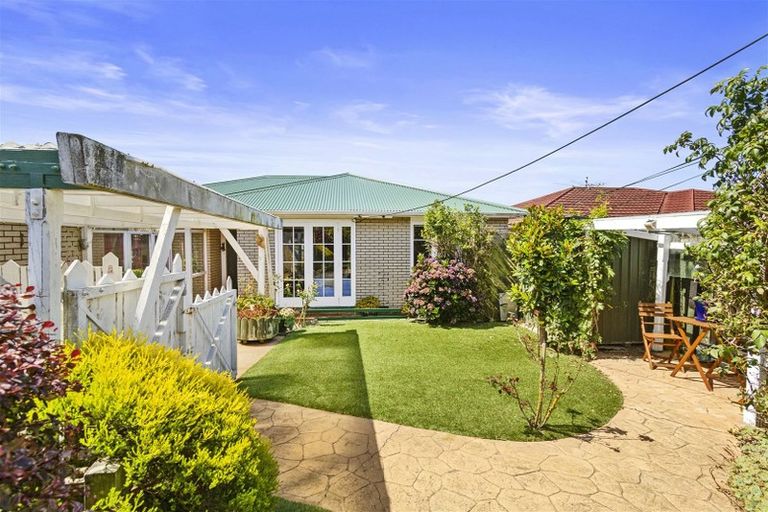 Photo of property in 98 Ironside Road, Johnsonville, Wellington, 6037