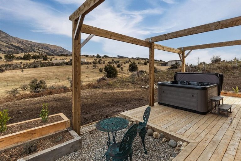 Photo of property in 12 Miharo Lane, Queensberry, Cromwell, 9383