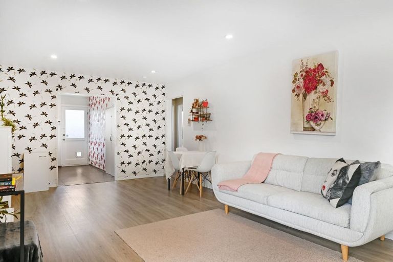 Photo of property in 2/99 Denise Crescent, Hornby, Christchurch, 8042