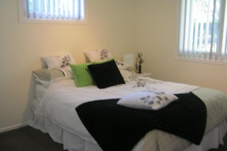 Photo of property in 18 Weatherly Road, Torbay, Auckland, 0630