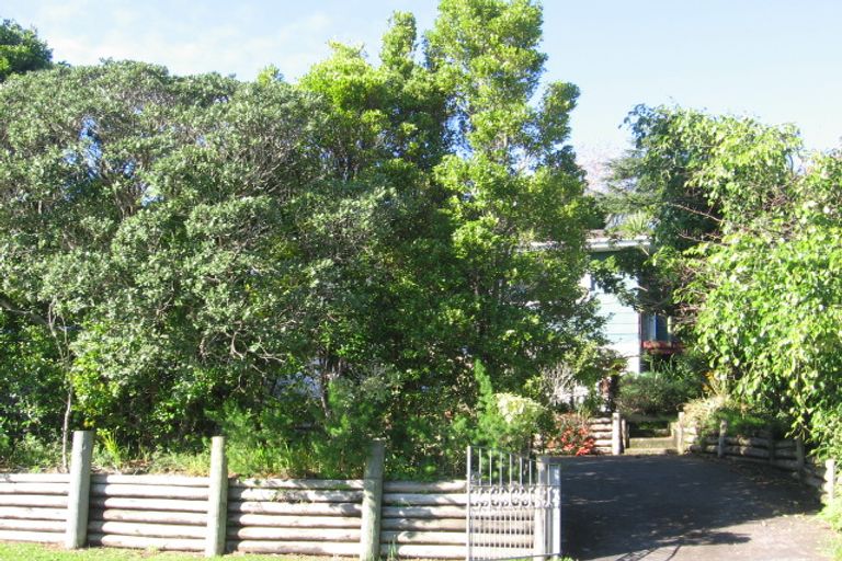 Photo of property in 135 Wirihana Road, Titirangi, Auckland, 0604